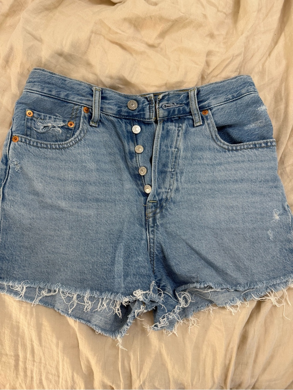 Levi’s ribcage High-Rise Light Blue Denim Shorts - Casual Frayed Hem